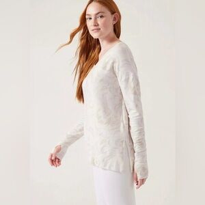 Athleta Coaster Luxe V-Neck Sweatshirt Cream Paisley Size Medium